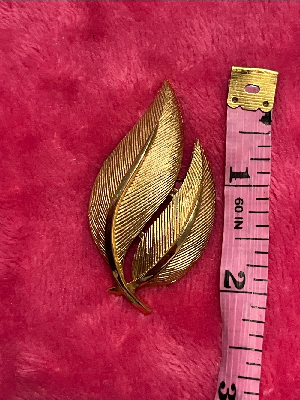 Vintage Trifari gold tone leaf brooch 21/4”,Signed TRIFARI c,Textured feather